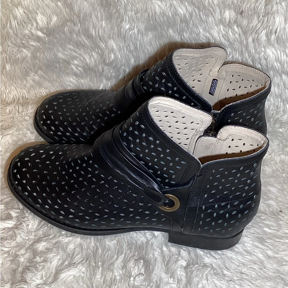 Spenco orthotic black leather razor cut ankle boots size 8.5